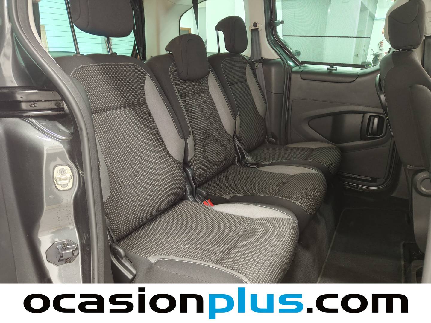 Foto asientos traseros Peugeot Partner Peugeot Partner Tepee BlueHDi 100 Adventure Edition (100 CV)
