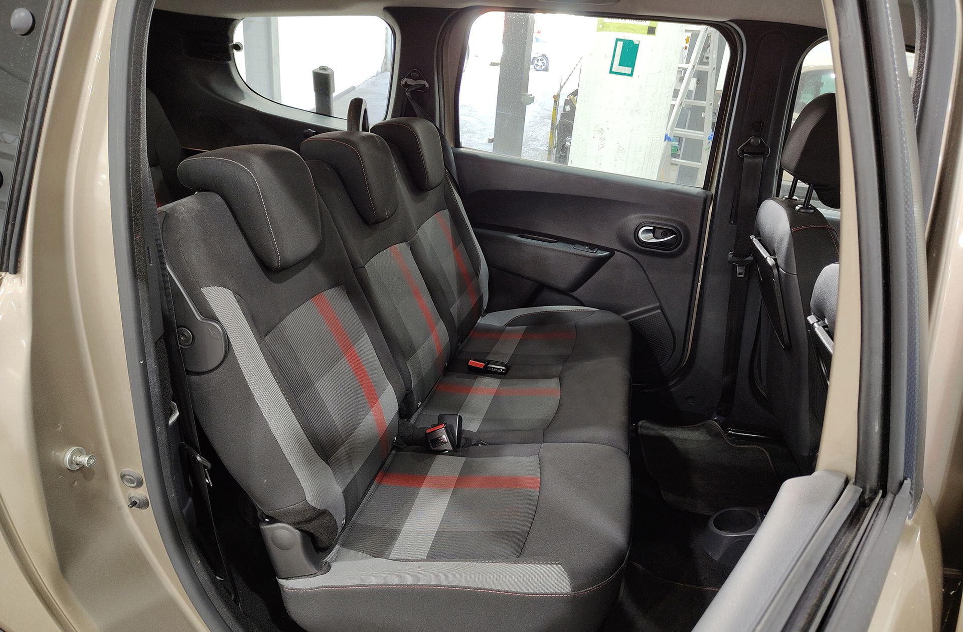 Dacia Lodgy Serie Limitada Xplore TCe GPF 7 plazas - foto 17