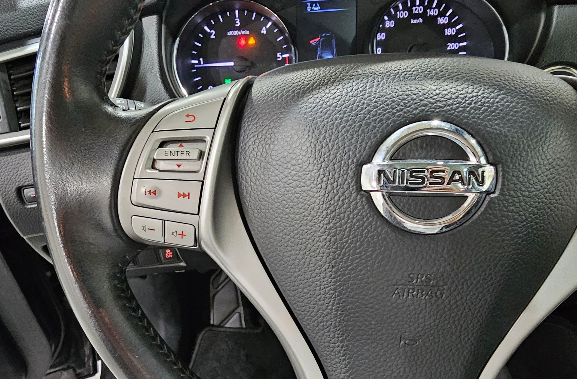 Nissan Qashqai 1.6 dCi N-Connecta 4x2 - foto 22