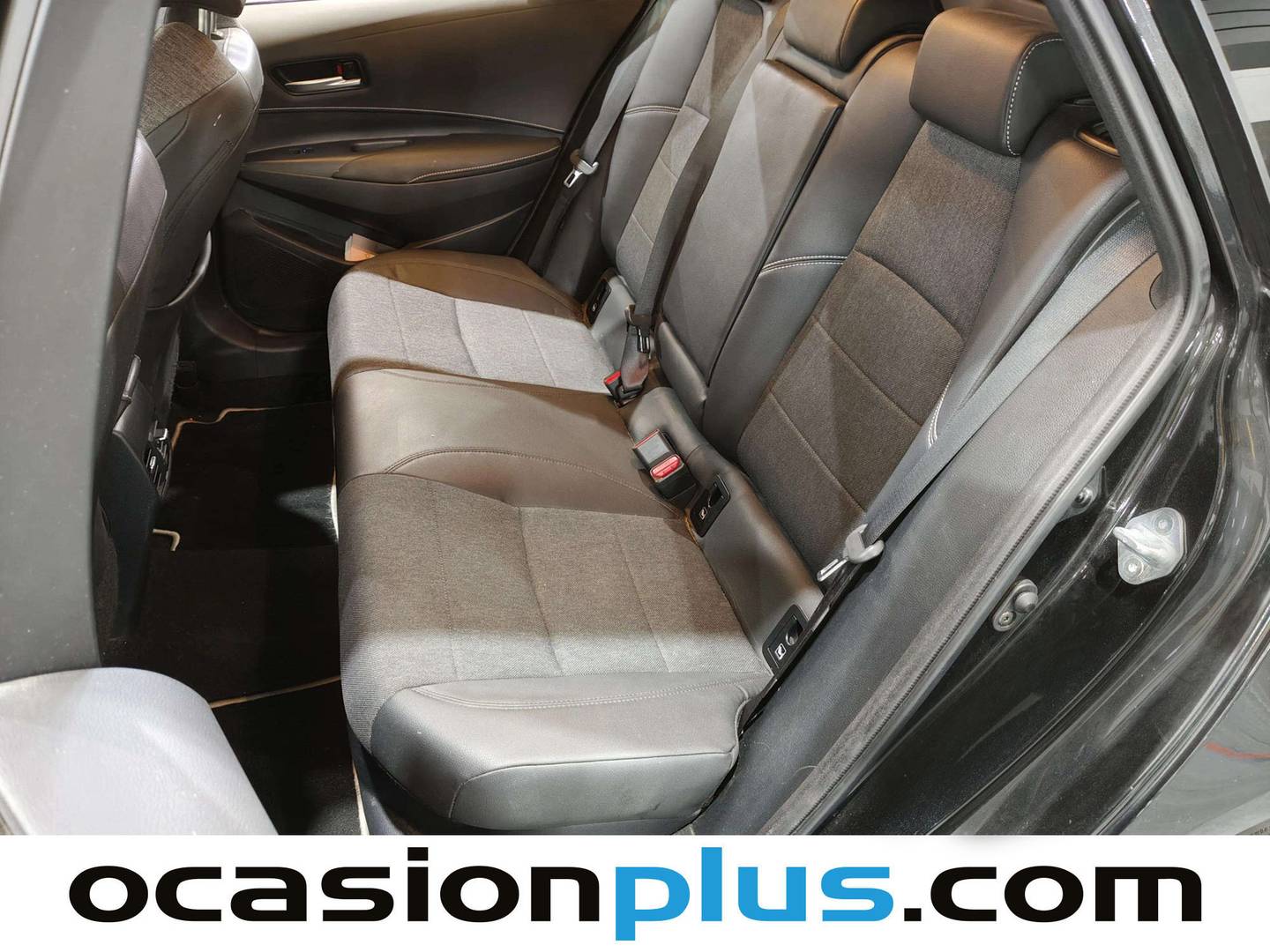 Foto asientos traseros Toyota Corolla Toyota Corolla Touring Sports 180H Style E-CVT 132 kW (180 CV)