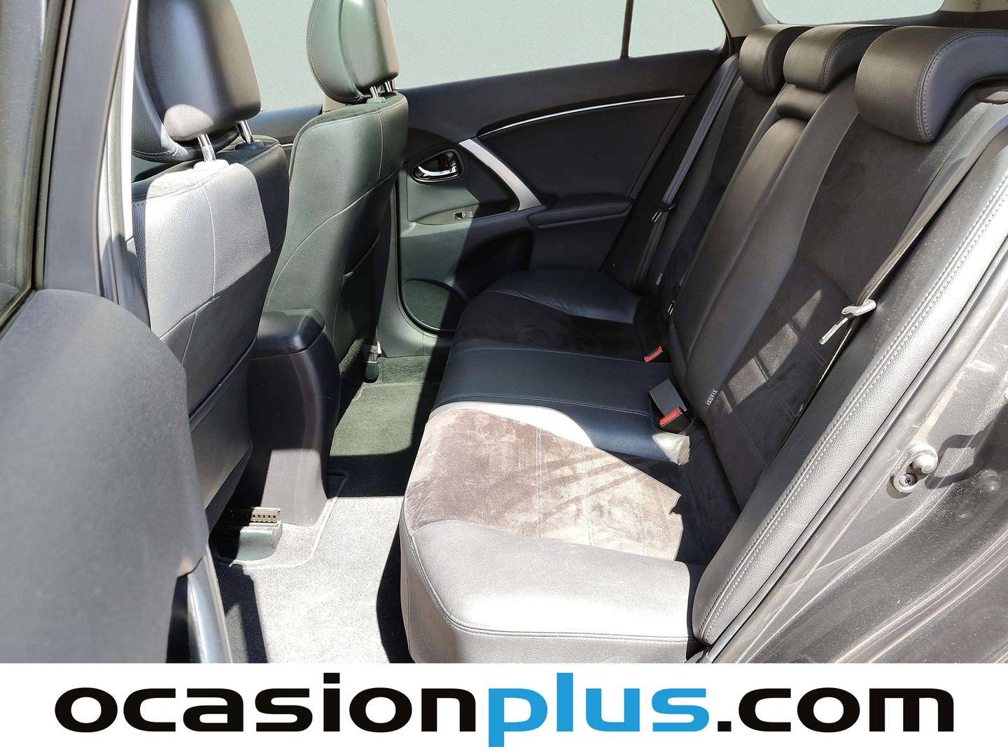 Foto asientos traseros Toyota Avensis Toyota Avensis 120D Cross Sport Advance (124 CV)