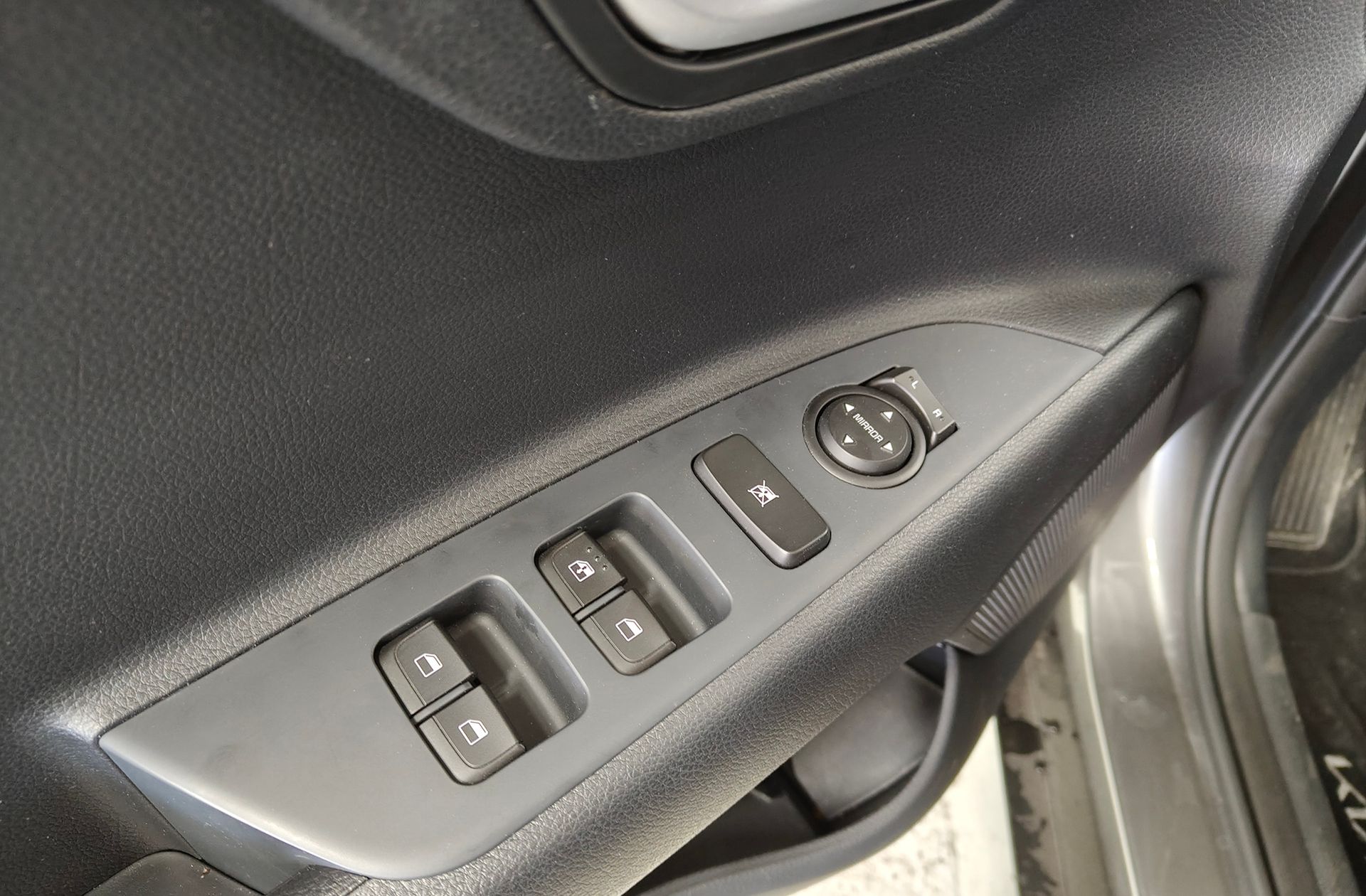 Kia Stonic 1.0 T-GDi MHEV Concept - foto 30