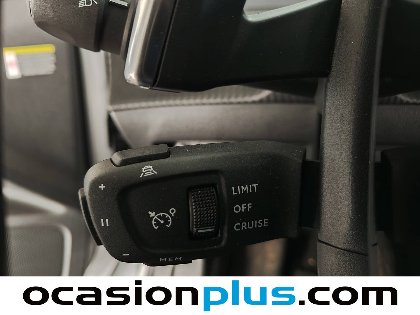 Foto Peugeot 2008 Peugeot 2008 Allure Hybrid eDCS6 (145 CV)