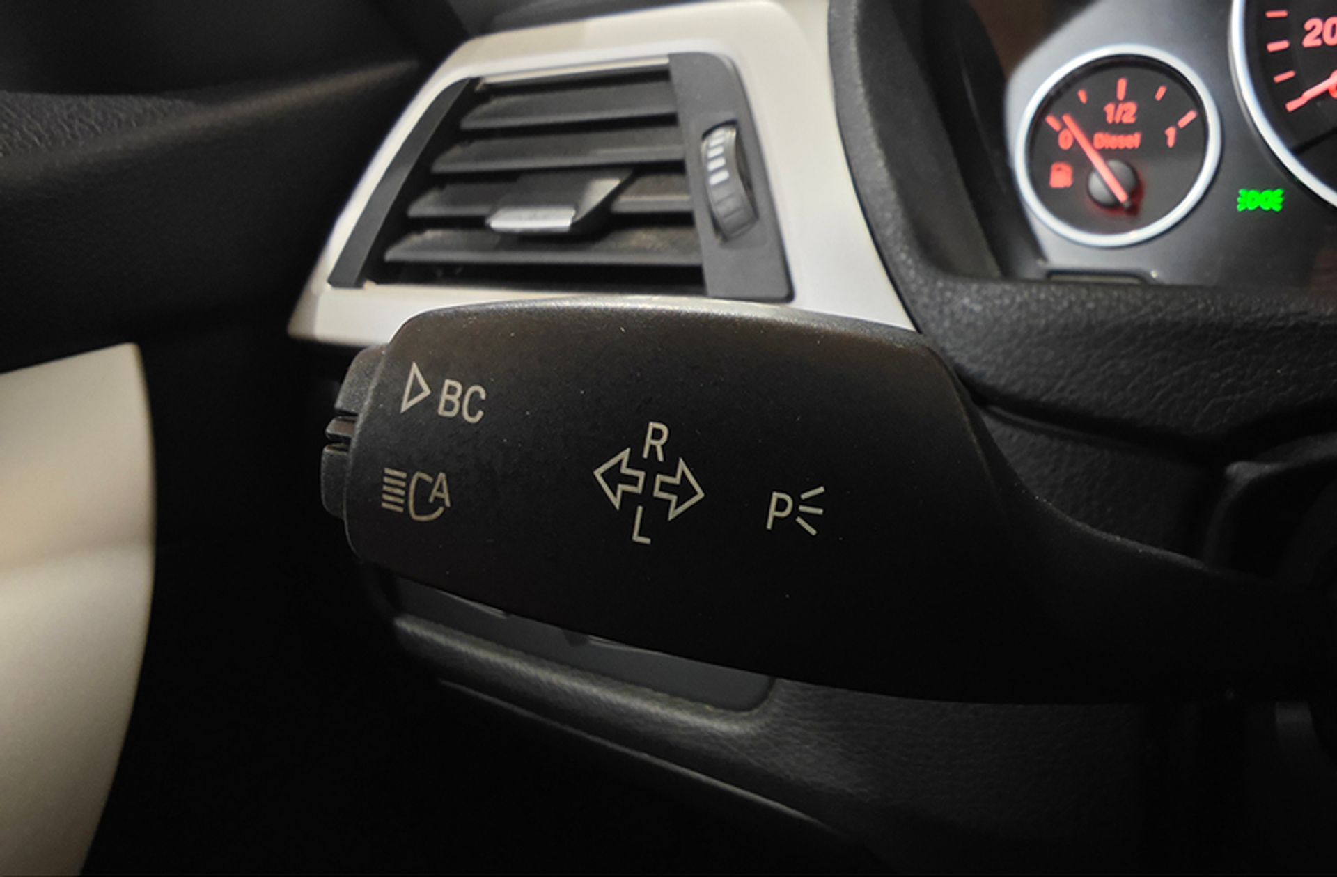 BMW Serie 3 318d - foto 24