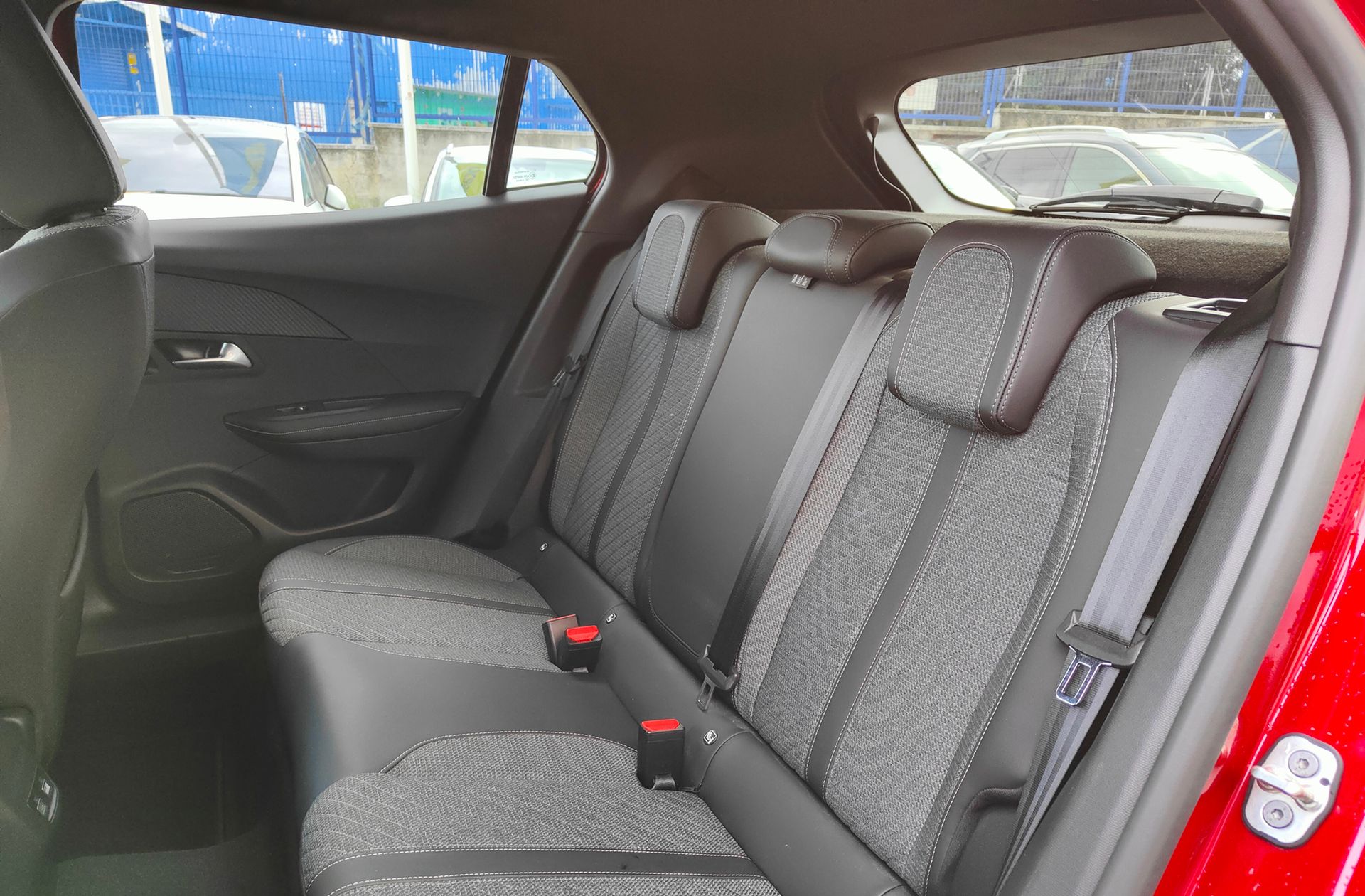 Peugeot 2008 PureTech 130 Allure EAT8 - foto 12