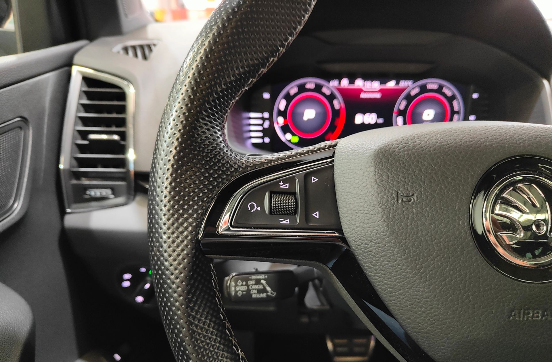 Škoda Karoq 1.5 TSI ACT Sportline DSG - foto 28