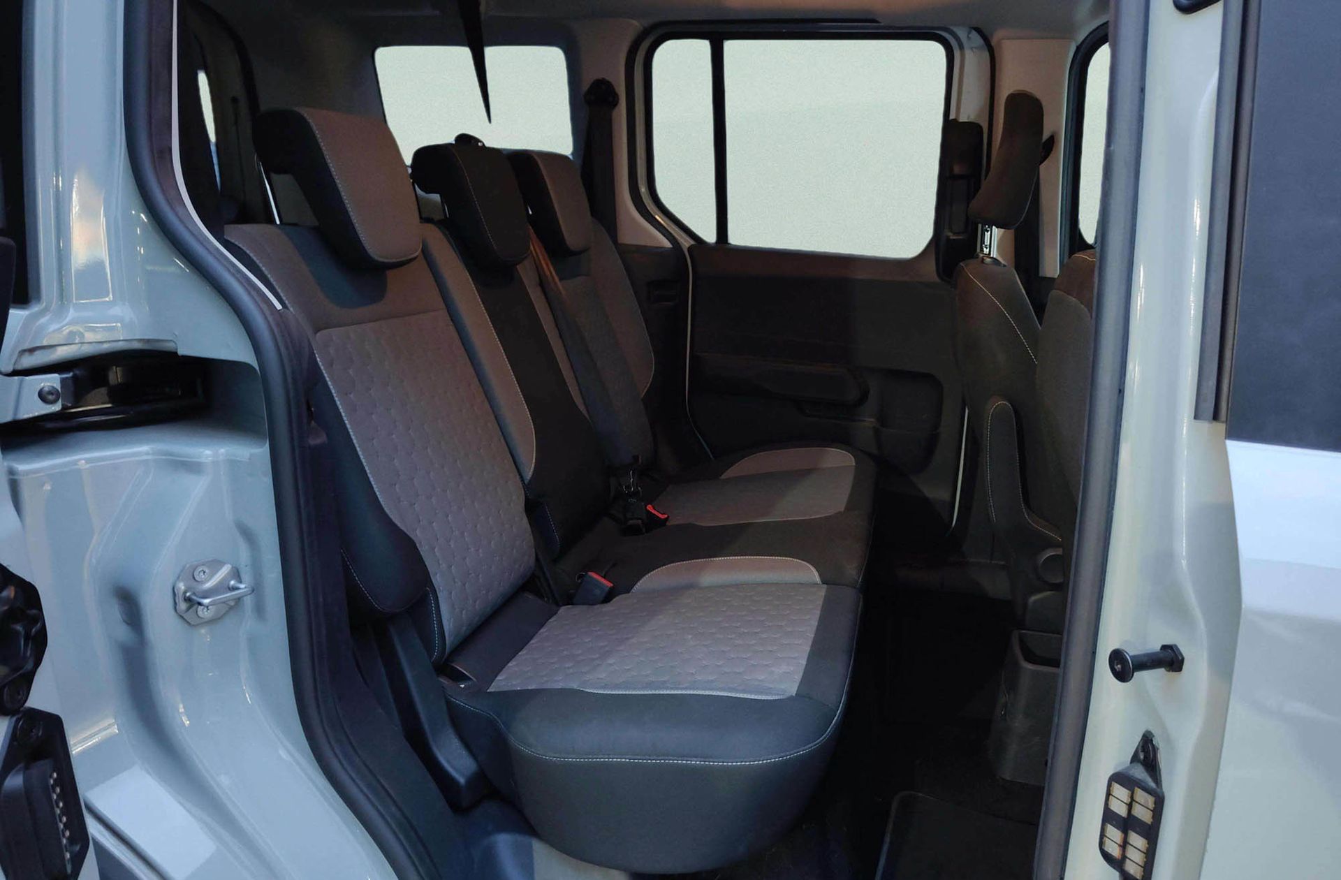 Ford Tourneo Courier 1.0 EcoBoost Titanium - foto 16