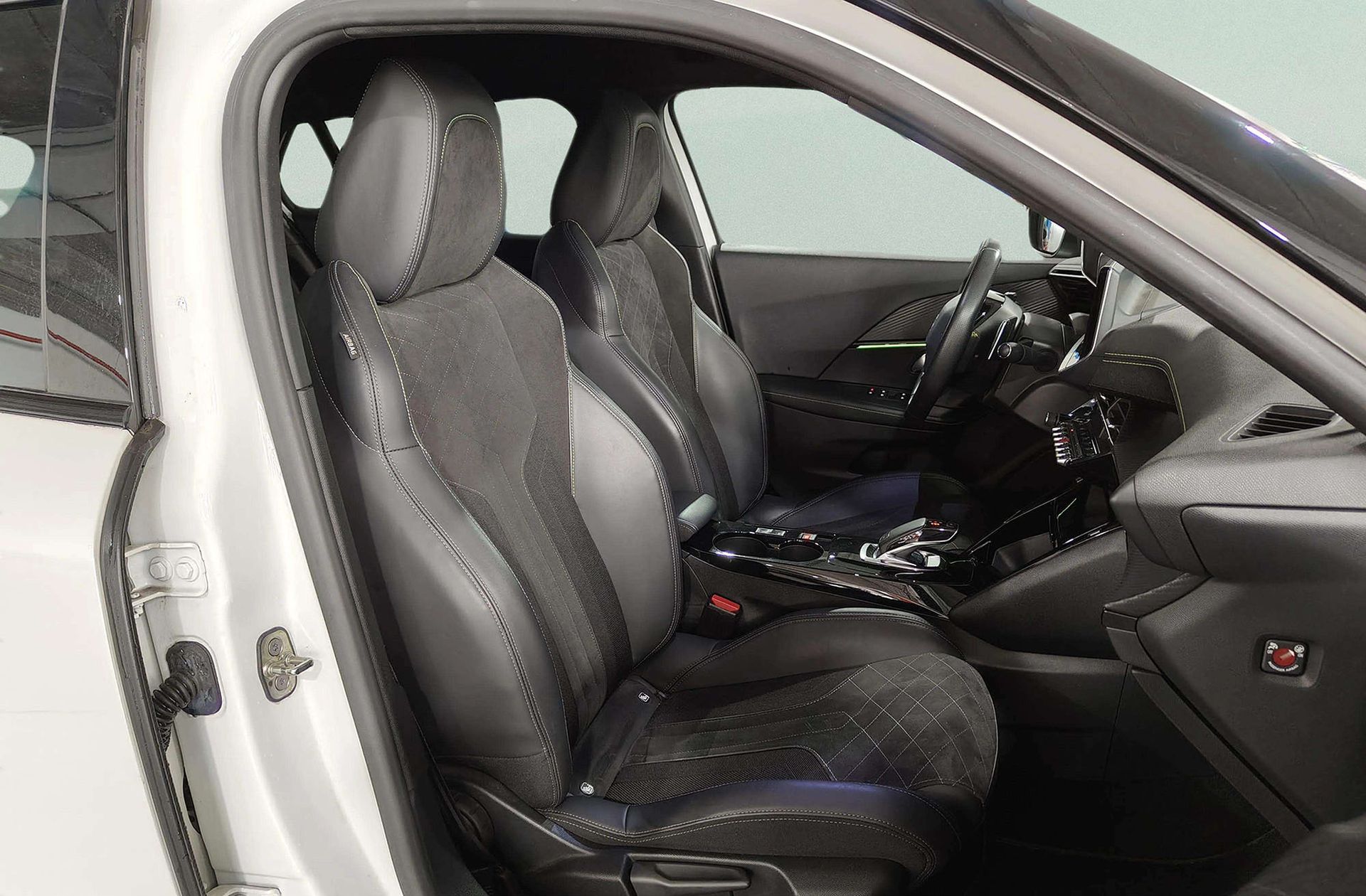 Peugeot 2008 PureTech 155 GT EAT8 - foto 23