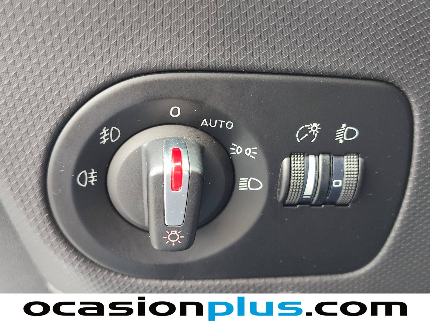 Equipamiento del Seat León Seat León 1.6 TDI Style Copa DSG (105 CV)