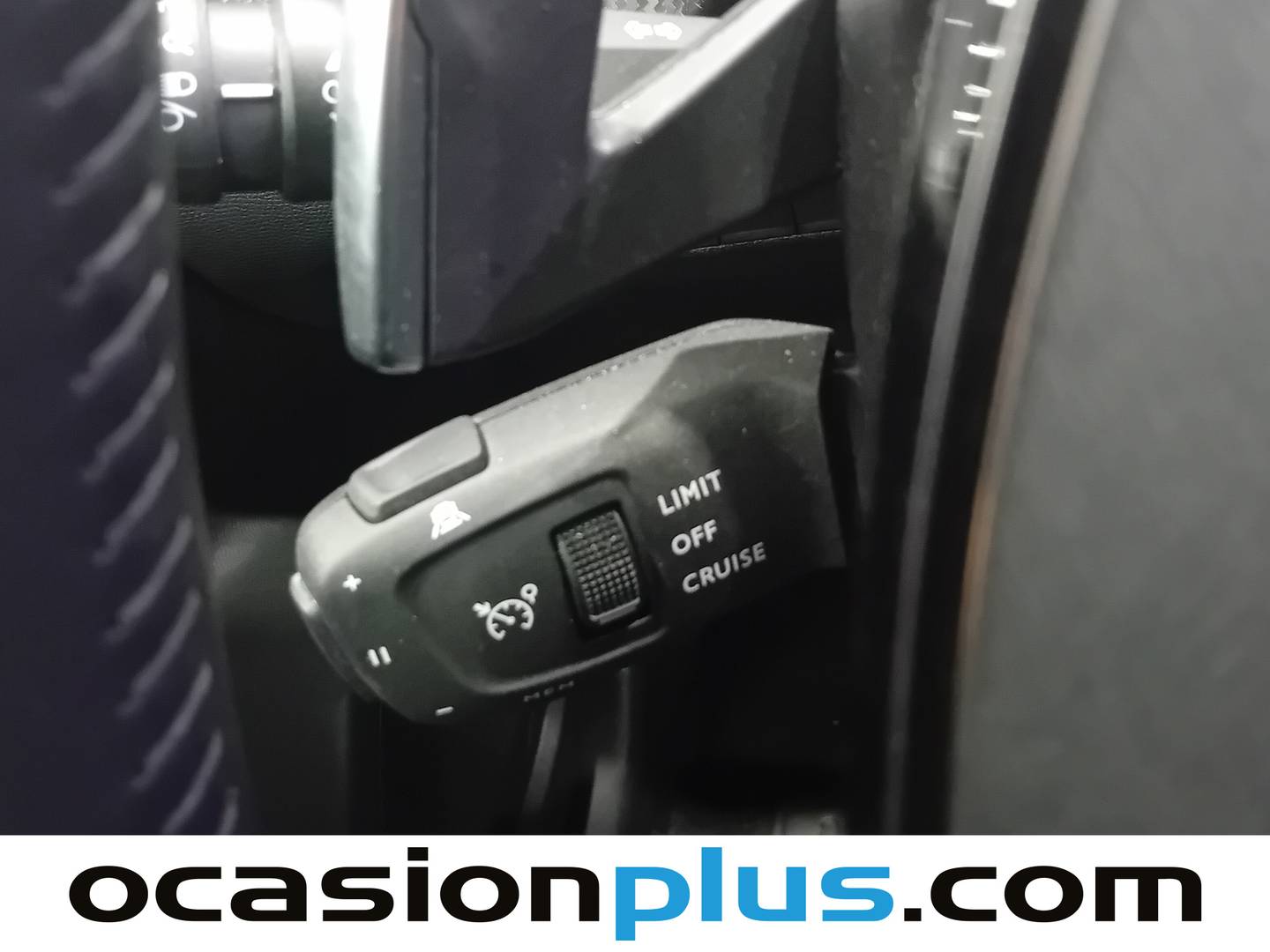 Foto Peugeot 2008 Peugeot 2008 Allure Hybrid eDCS6 (136 CV)