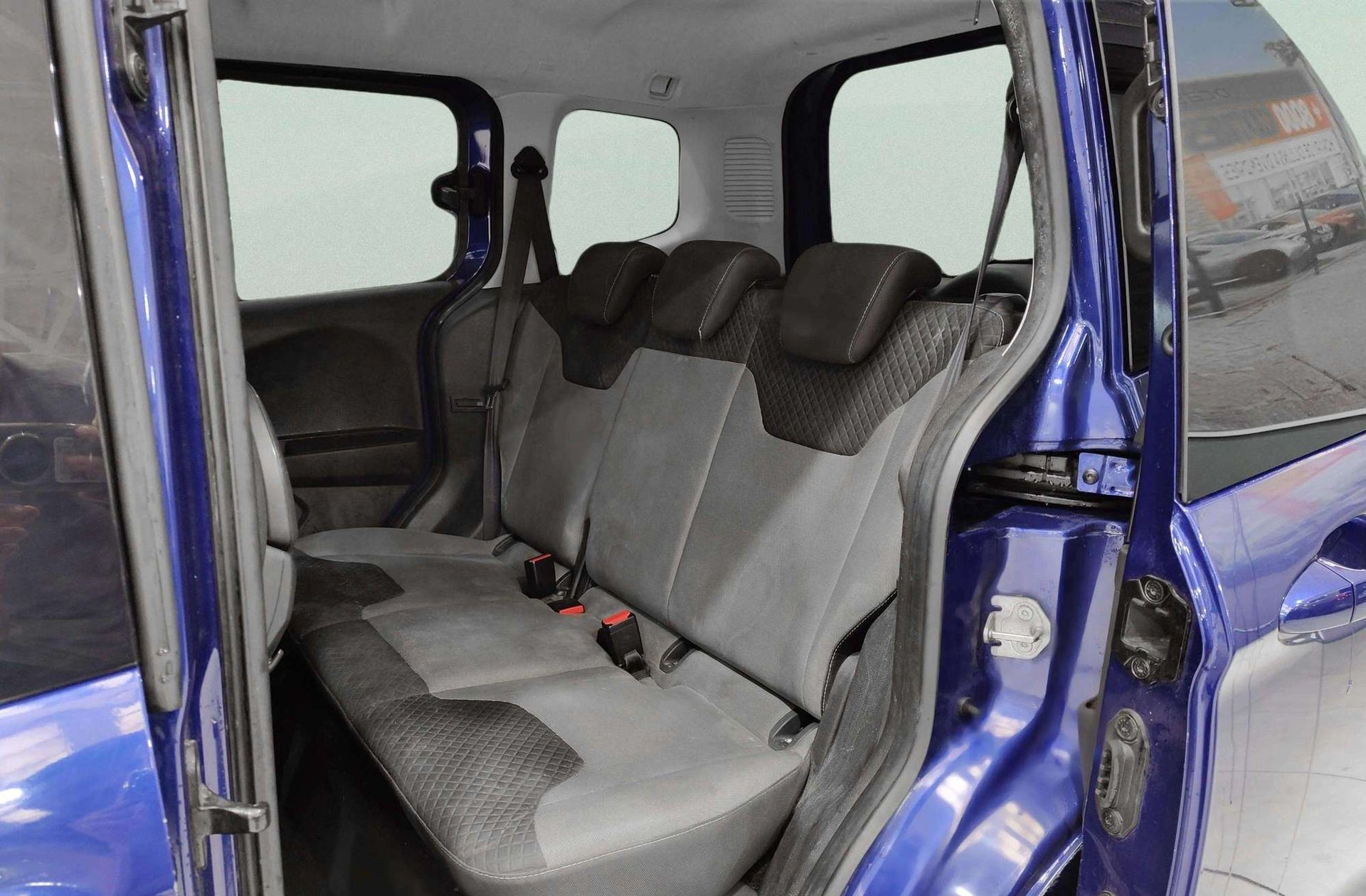 Ford Tourneo Courier 1.0 EcoBoost Titanium - foto 11