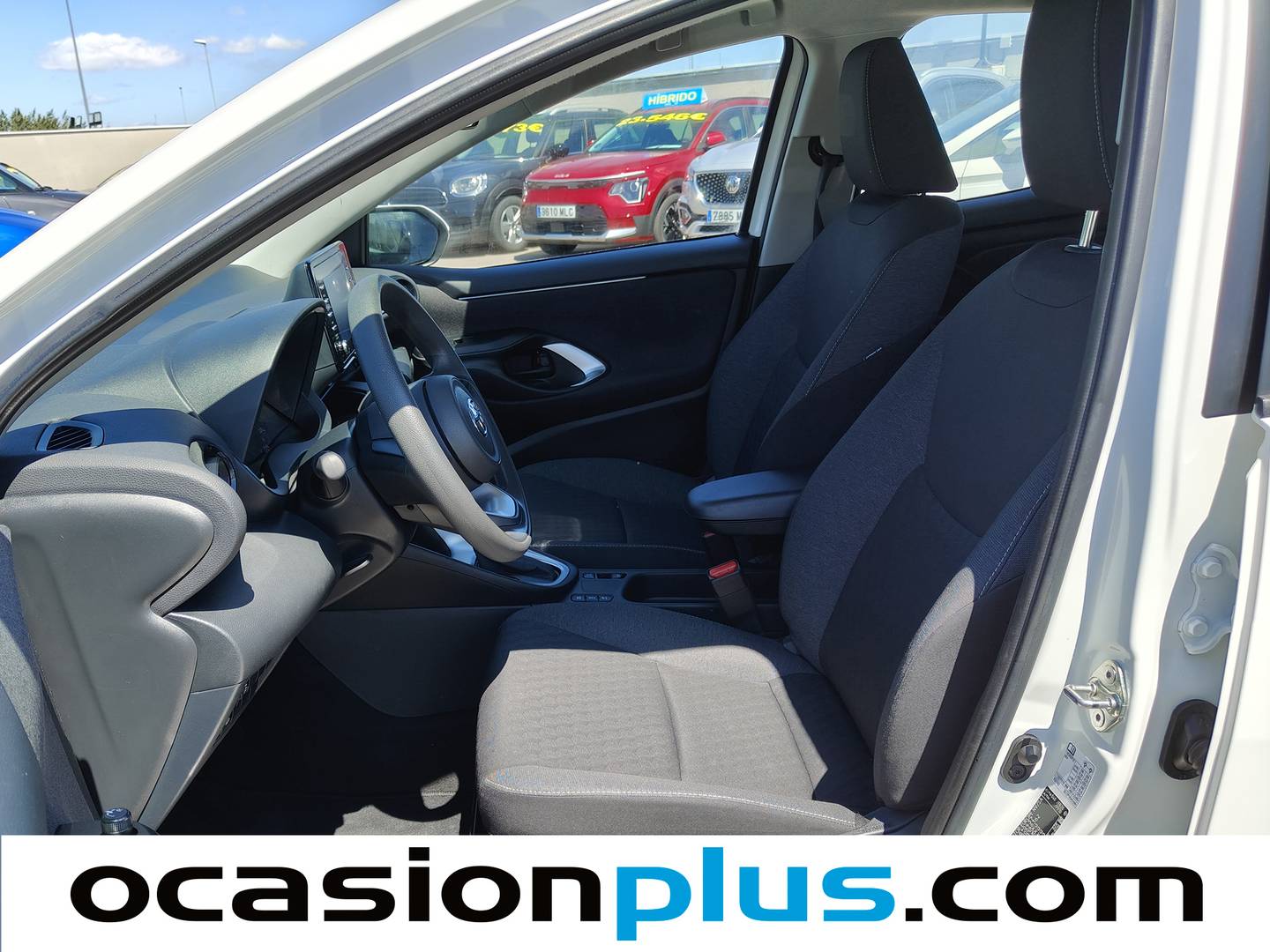 Foto asientos delanteros Toyota Yaris Toyota Yaris 120H Business Plus (116 CV)