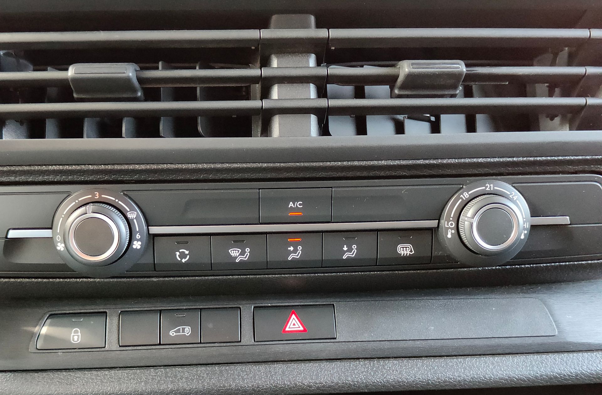 Peugeot Expert Furgon BlueHDi 120 Standard - foto 24