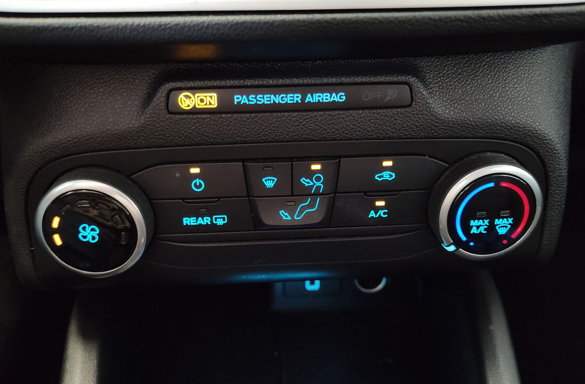 Ford Focus 1.5 EcoBlue Trend Edition - foto 27