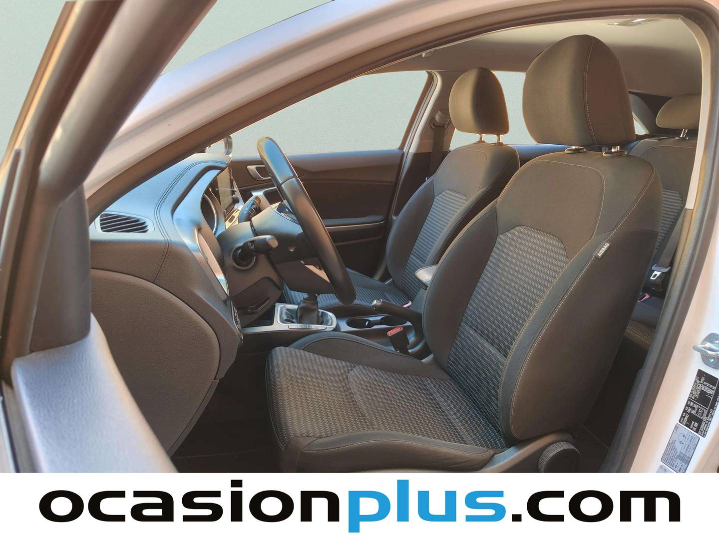 Foto asientos delanteros KIA Ceed KIA Ceed 1.6 MHEV iMT Drive (136 CV)