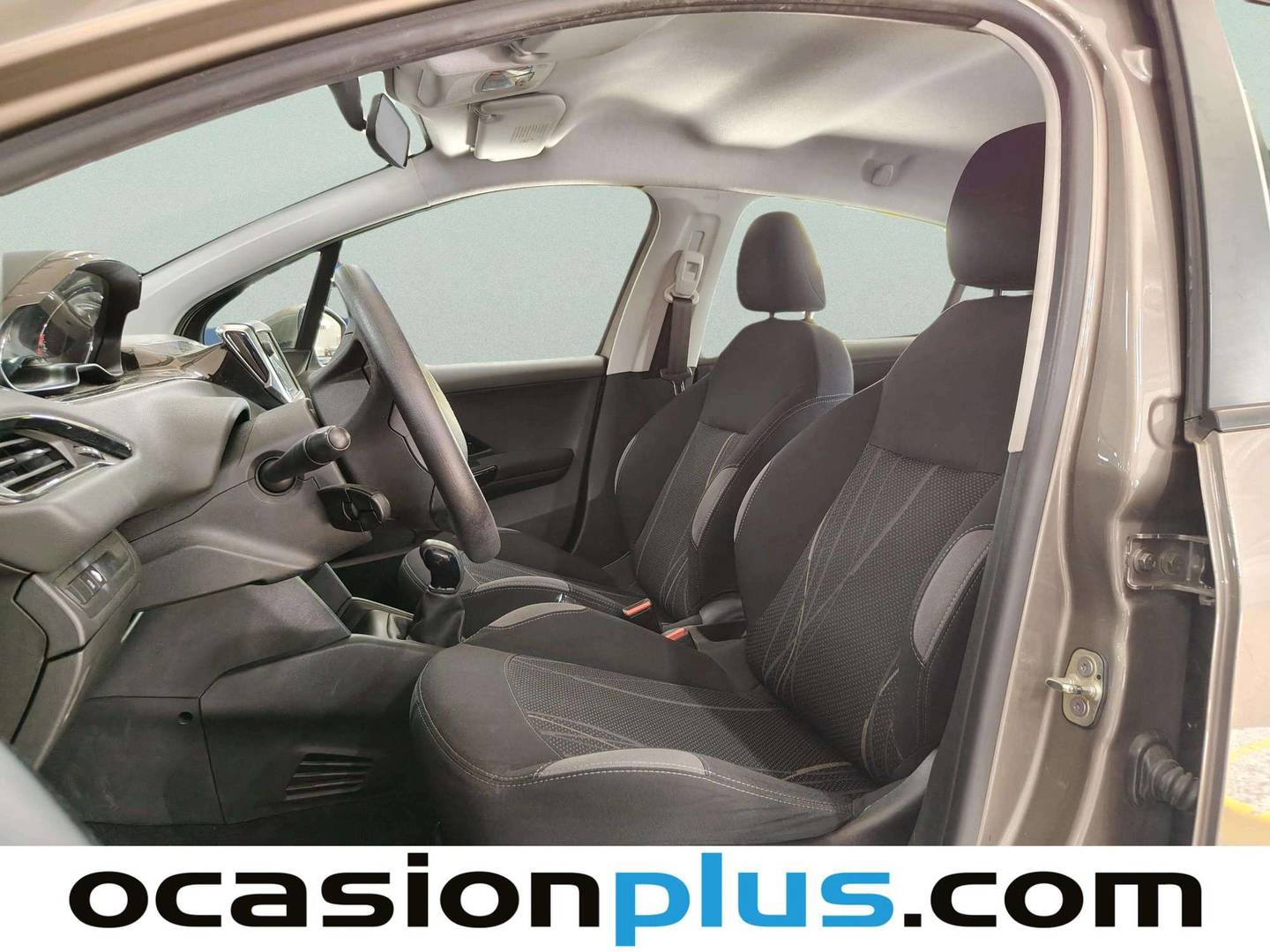 Foto asientos delanteros Peugeot 208 Peugeot 208 1.6 e-HDI Active (92 CV)