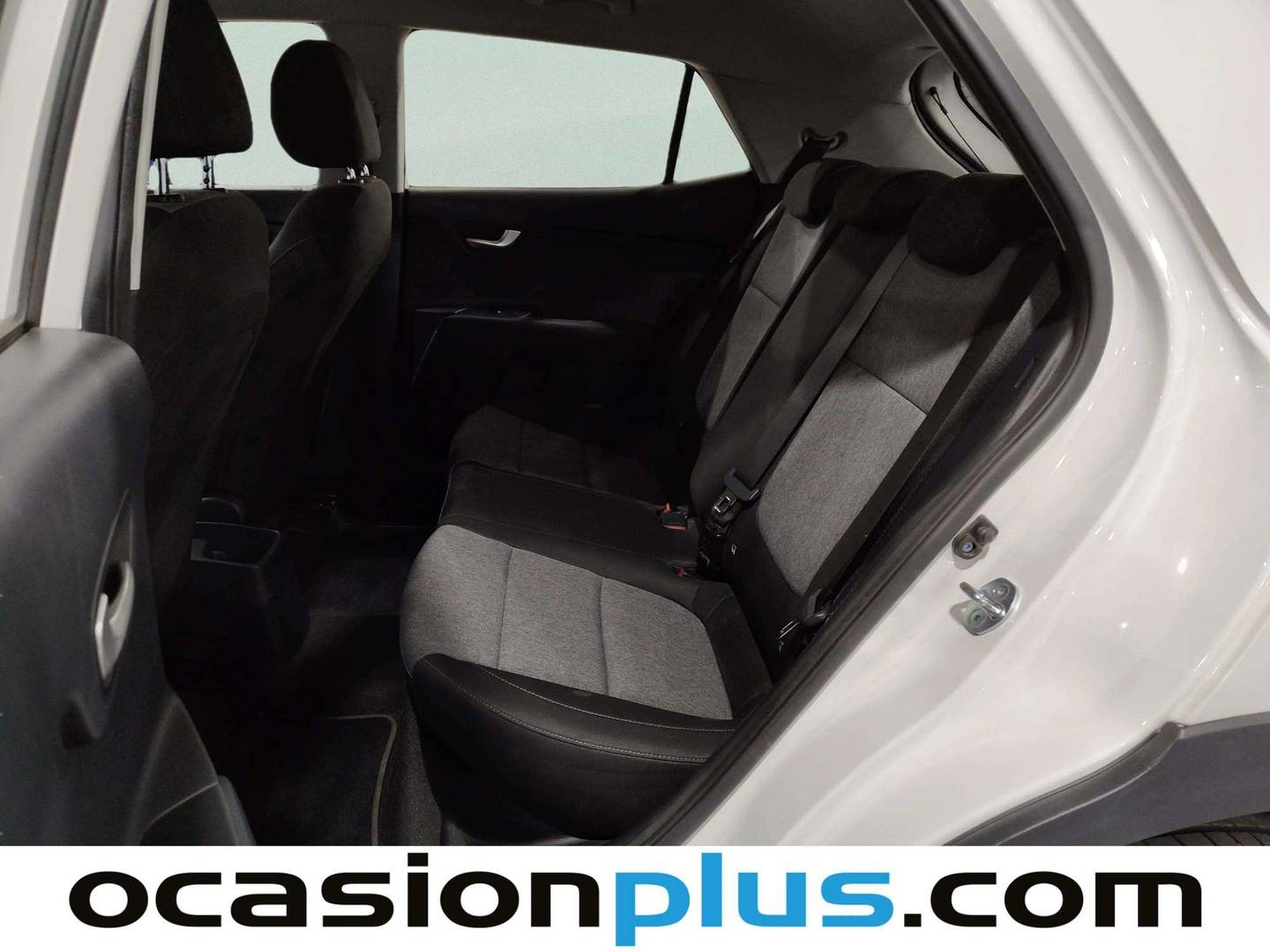 Foto asientos traseros KIA Stonic KIA Stonic 1.0 T-GDi MHEV iMT Concept (100 CV)