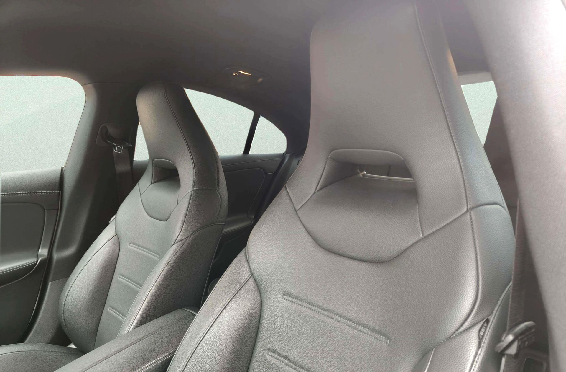 Mercedes-Benz CLA 180 - foto 6