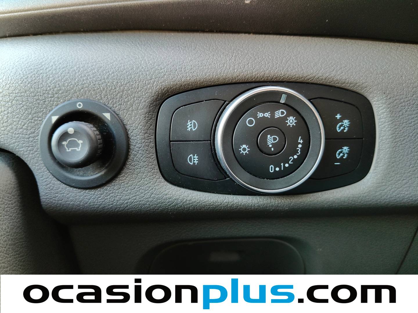 Extras y acabados del Ford Transit Ford Transit Furgon 350 L3H2 Trend RWD (130 CV)