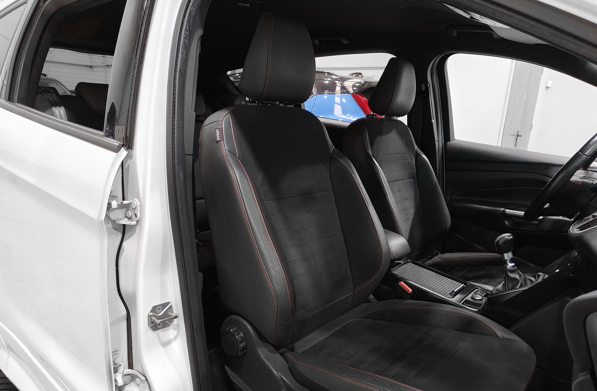 Ford Kuga 1.5 EcoBoost ST-Line 4x2 - foto 22
