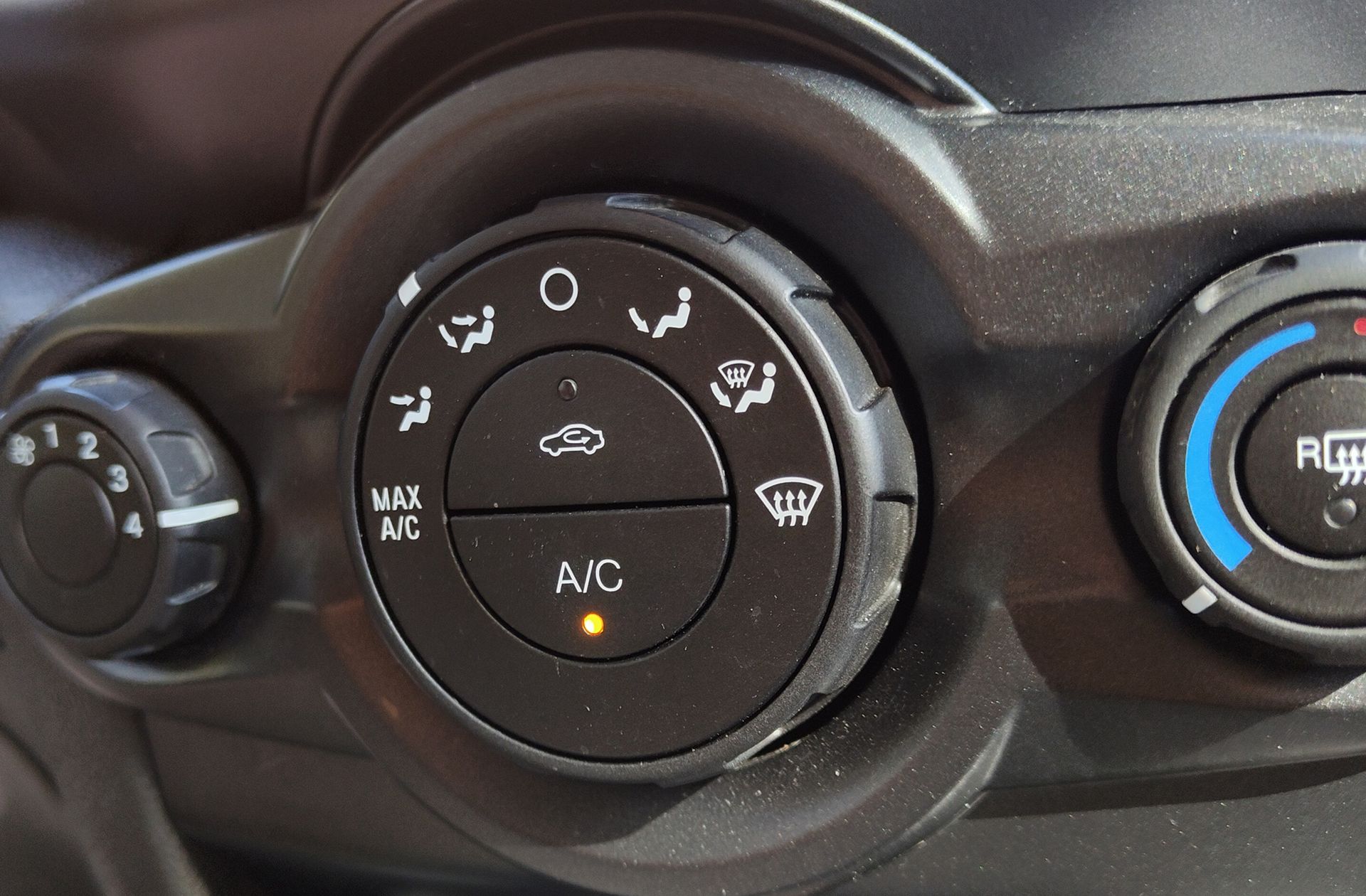 Ford EcoSport 1.5 Ti-VCT Trend - foto 28