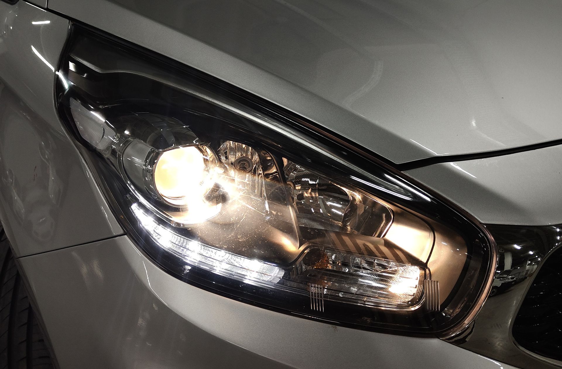 Kia Carens 1.6 GDi Drive - foto 14