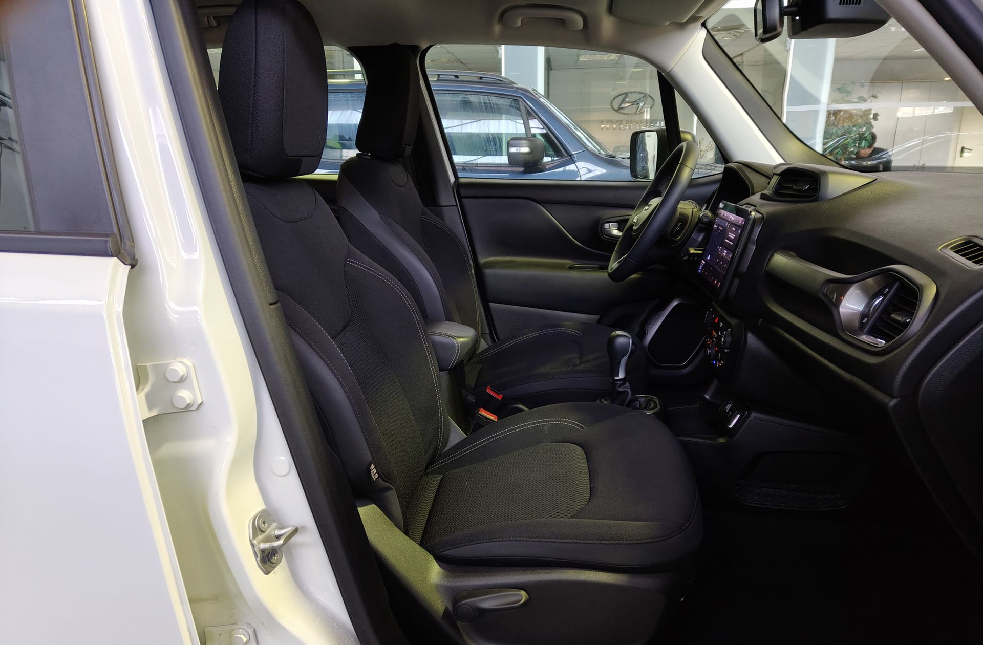Jeep Renegade eHybrid 1.5 Altitude DCT - foto 19