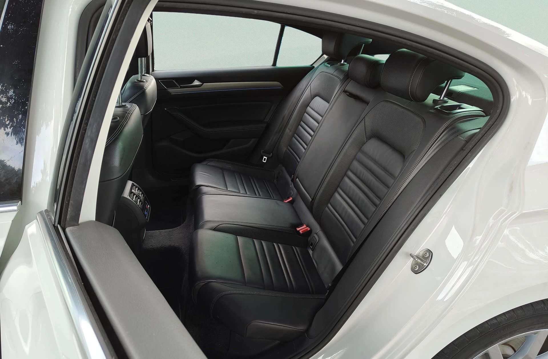 Volkswagen Passat Sport 1.8 TSI BMT DSG Pack R-line - foto 14