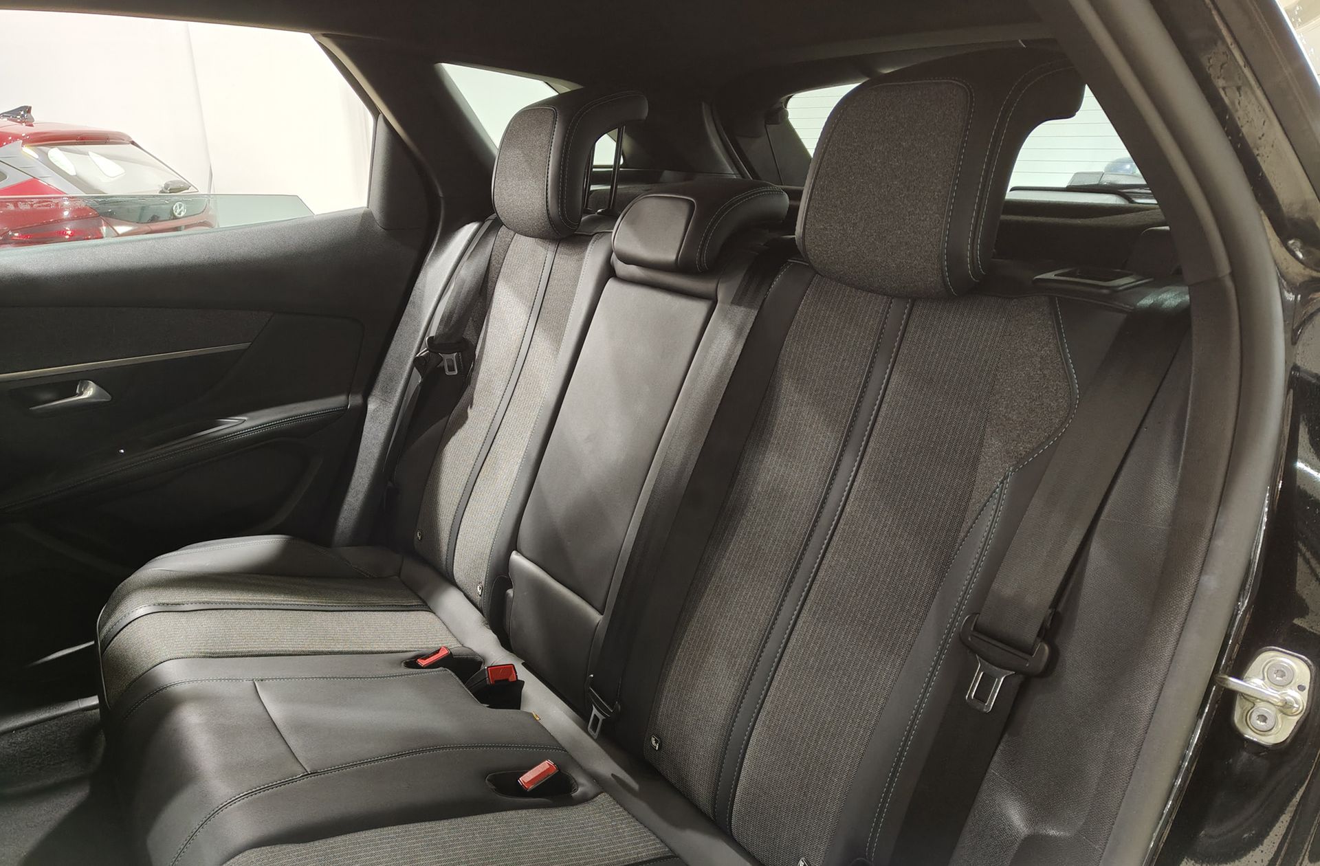 Peugeot 3008 300 Allure Pack e-EAT8 - foto 11