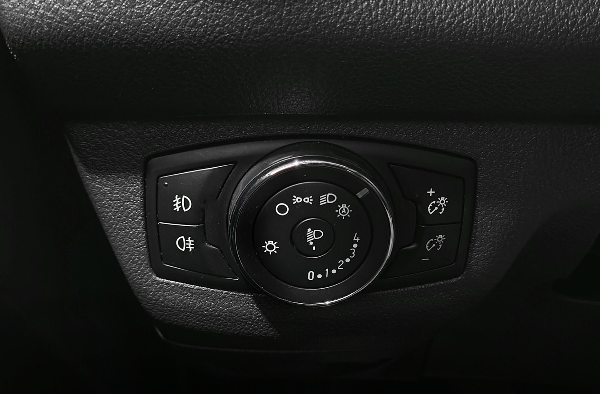 Ford Tourneo Courier 1.5 TDCi Titanium - foto 23