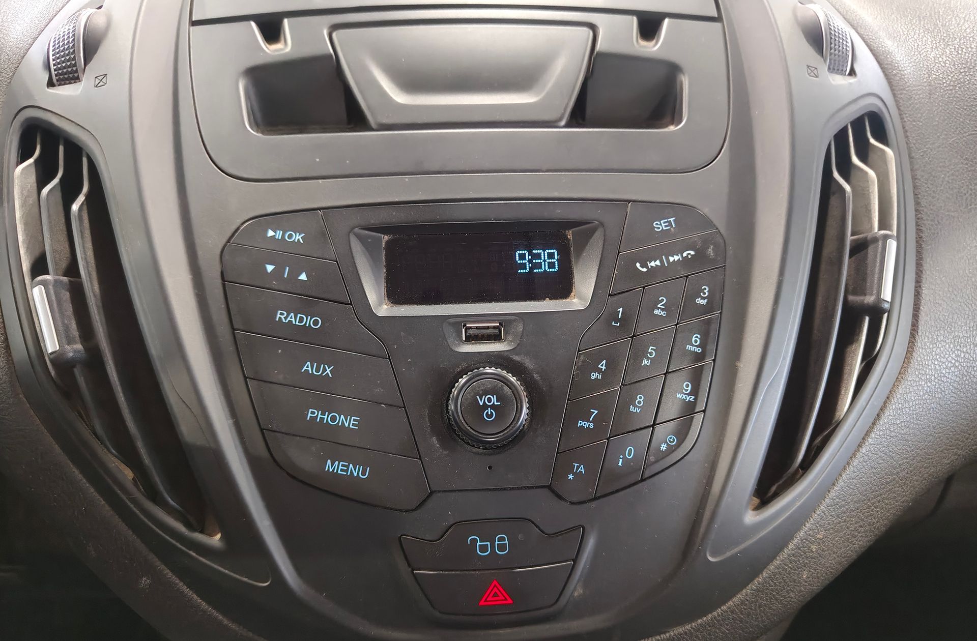 Ford Tourneo Courier 1.0 EcoBoost Titanium - foto 25