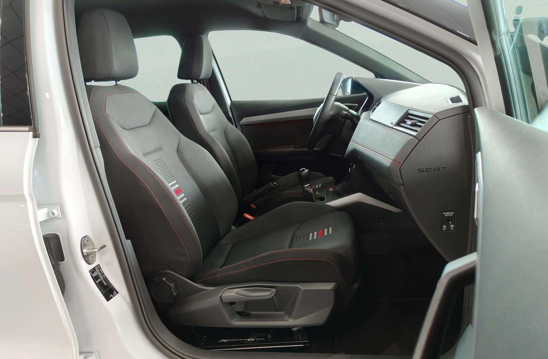 SEAT Arona 1.0 TSI Ecomotive FR Edition - foto 24
