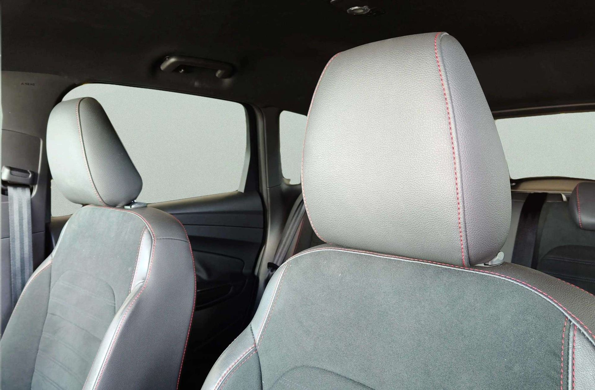 Ford Kuga 1.5 EcoBoost ST-Line Limited Edition 4x2 - foto 17