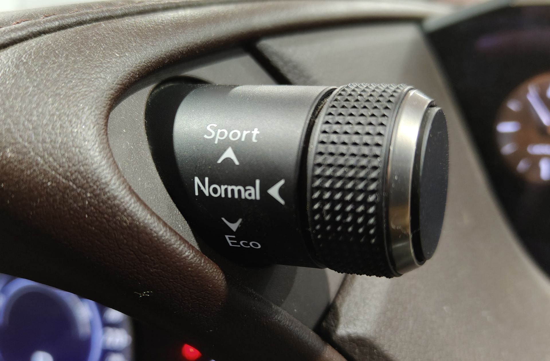 Lexus ES 300h Luxury - foto 16