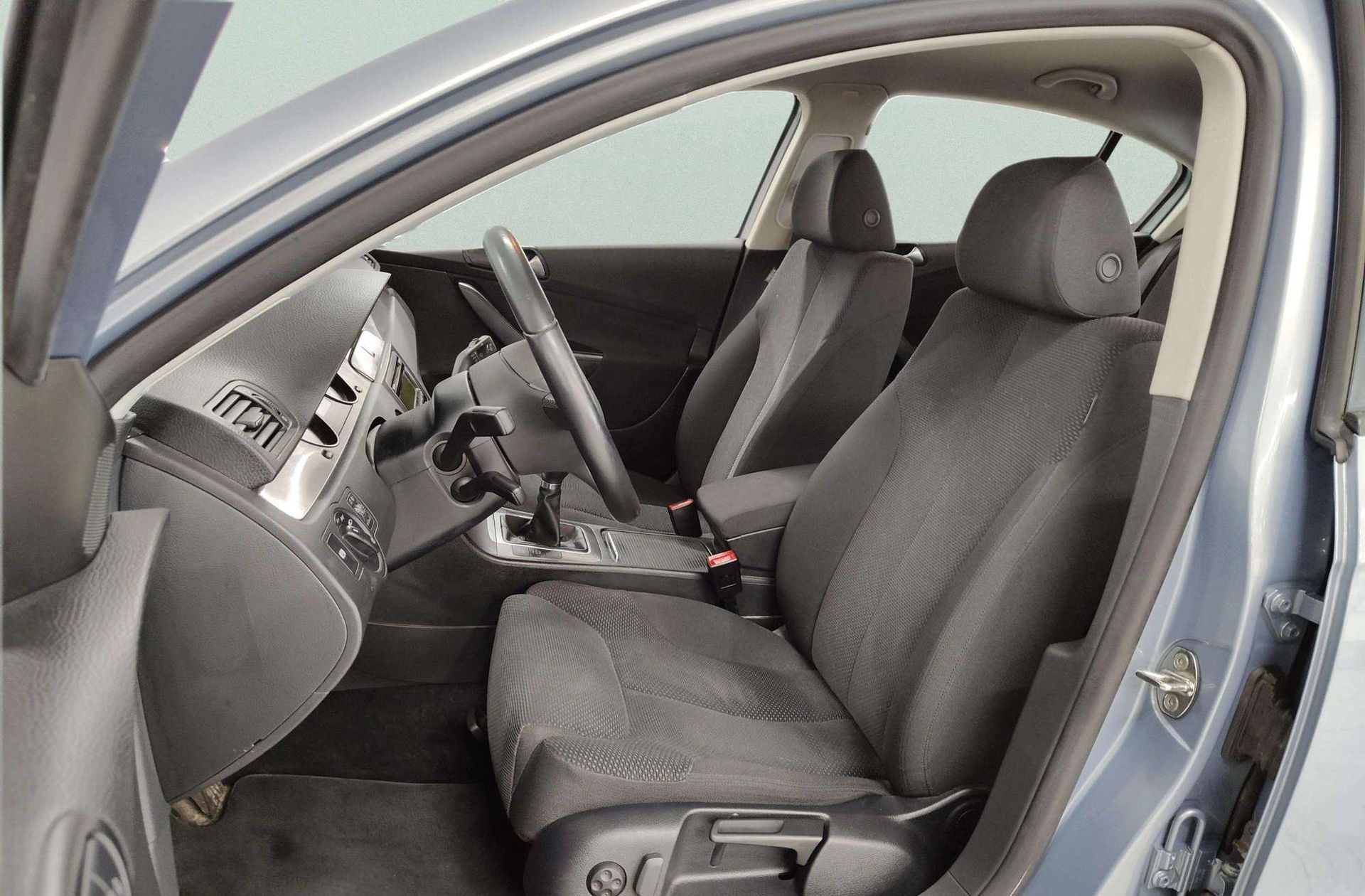 Volkswagen Passat 2.0 TDI DPF Edition Plus - foto 8