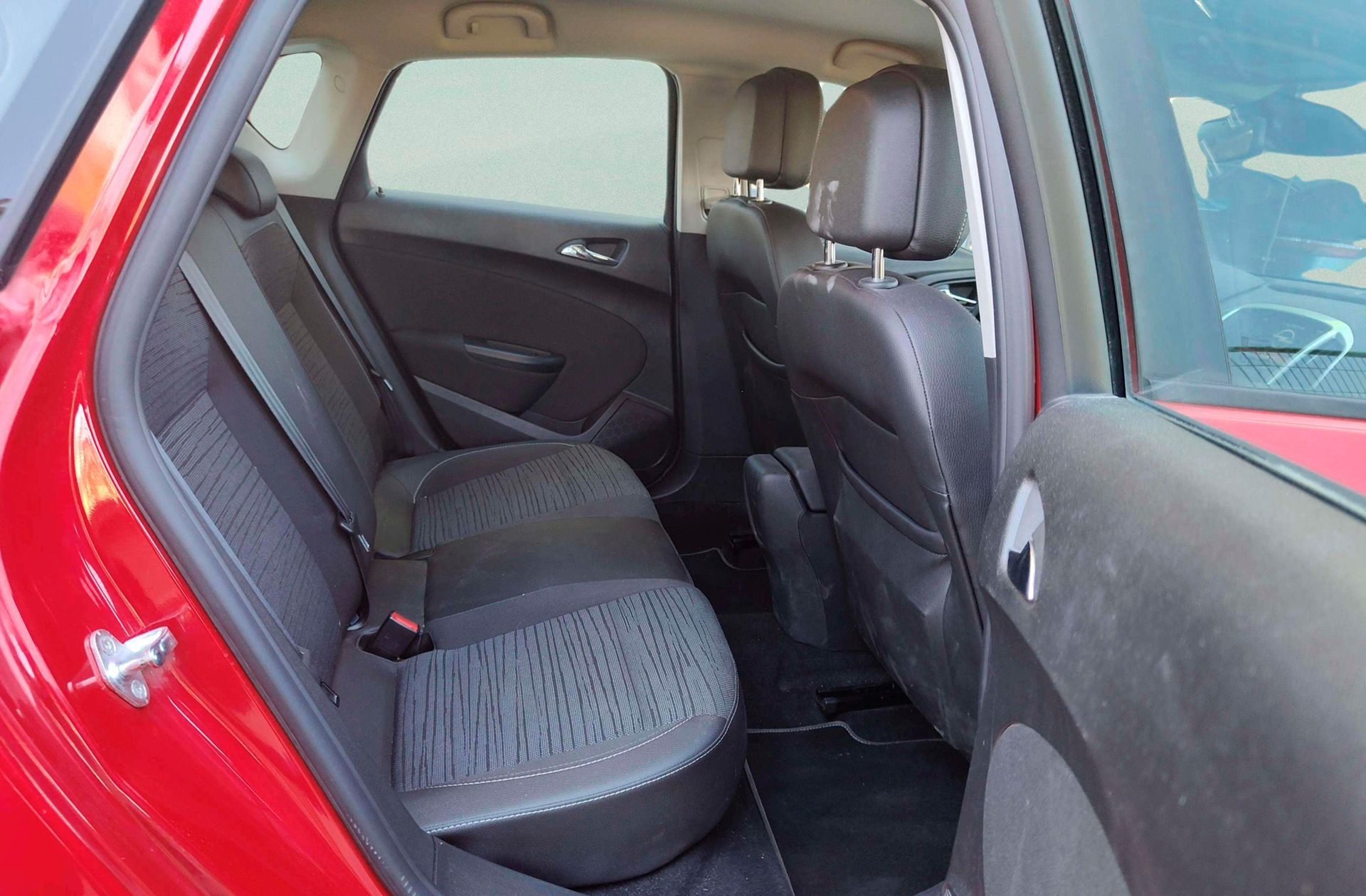 Opel Astra 2.0 CDTi Selective - foto 15