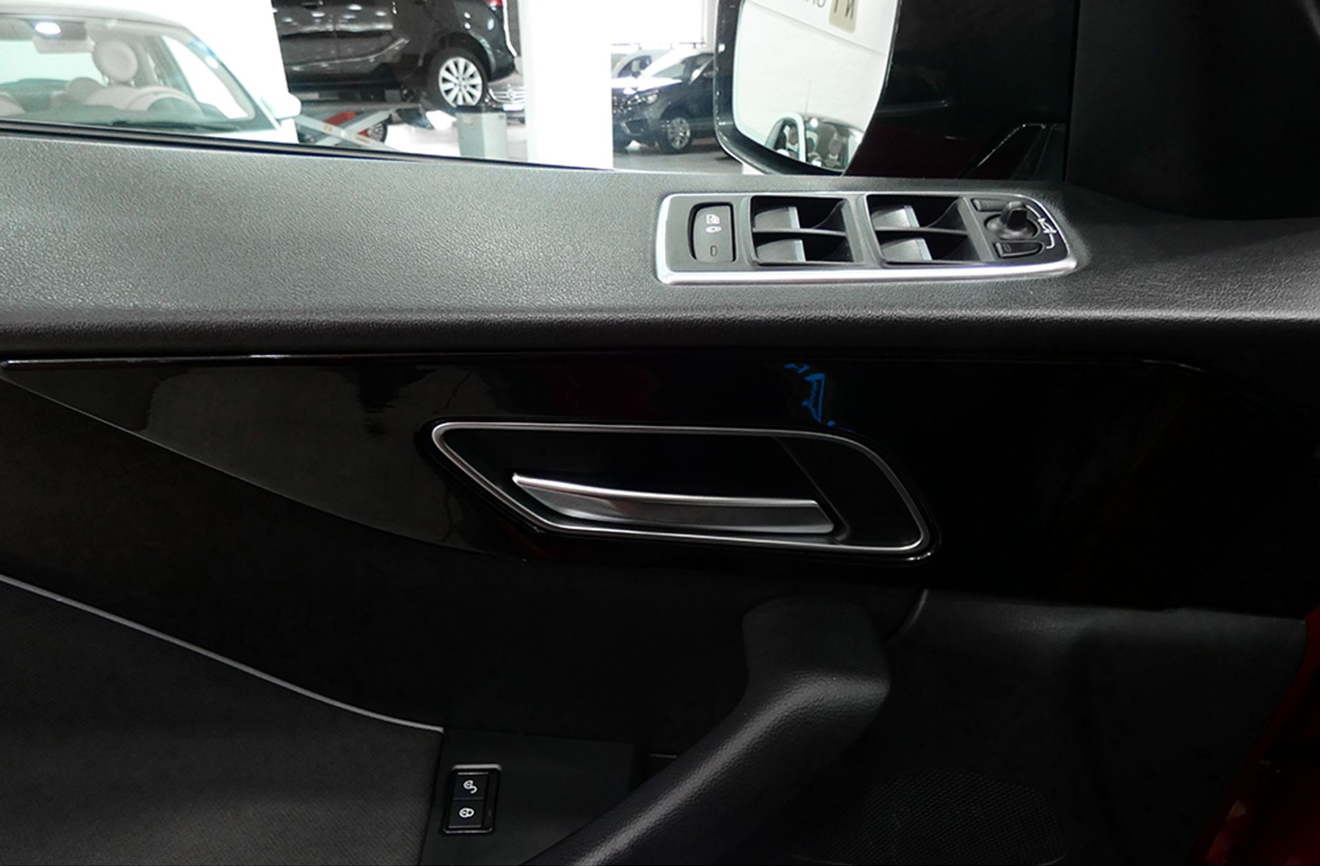Jaguar F-Pace 2.0L i4D Prestige AWD - foto 42