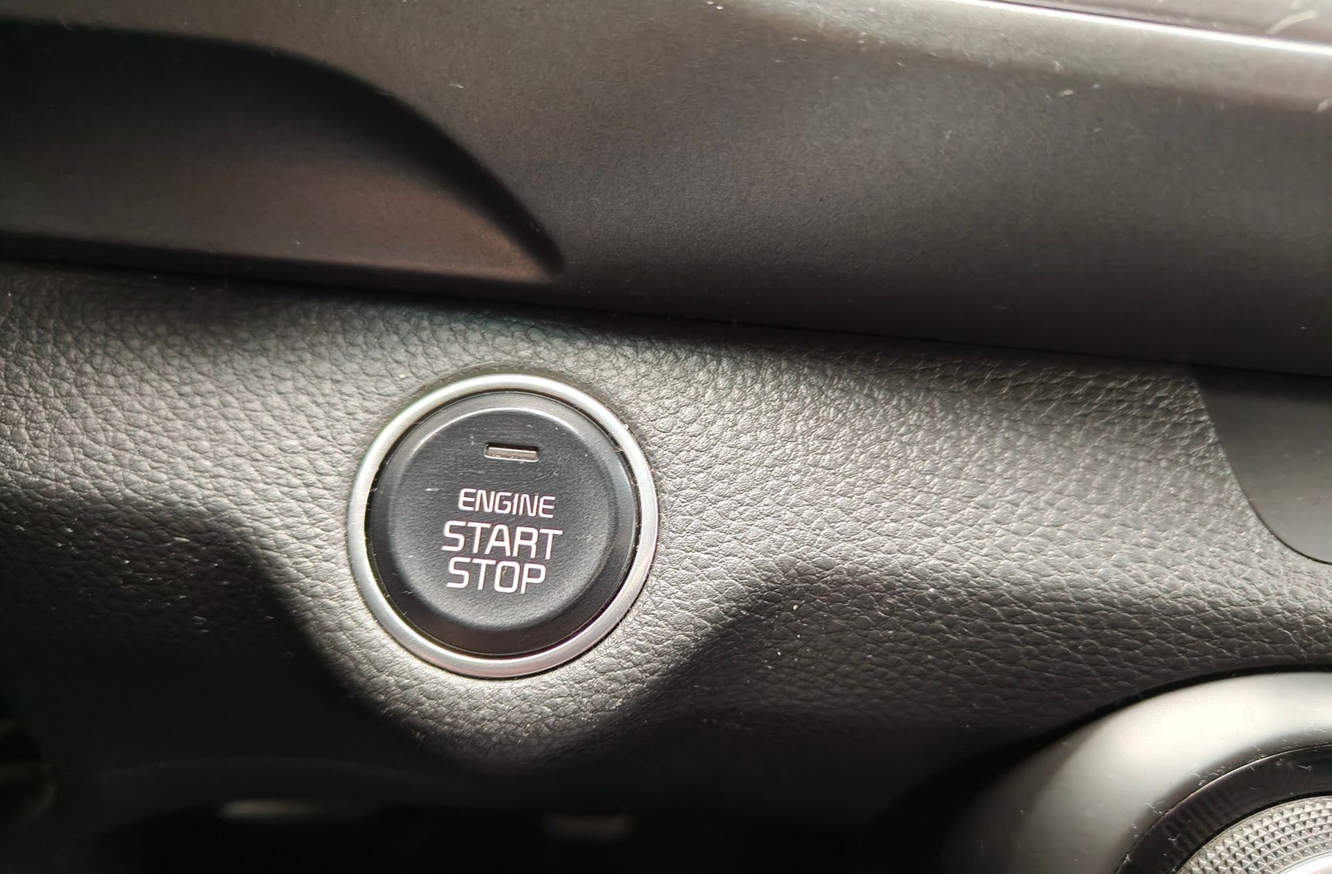 Kia Stonic 1.0 T-GDi Tech DCT - foto 30