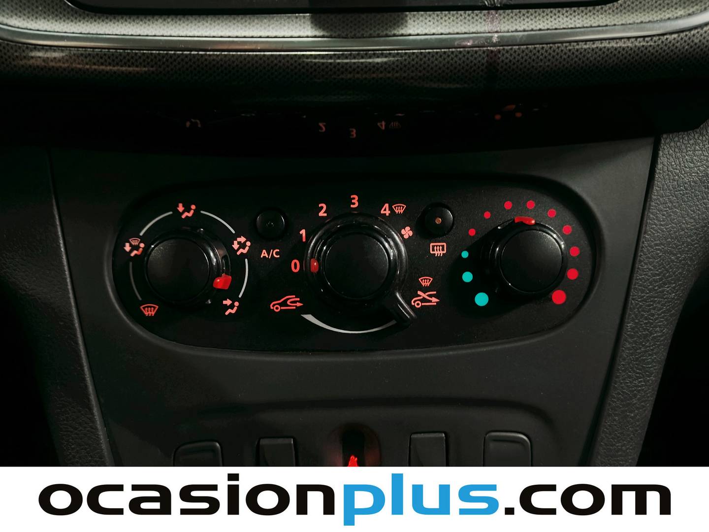 Extras y acabados del Dacia Sandero Dacia Sandero 1.0 Stepway Essential  (73 CV)