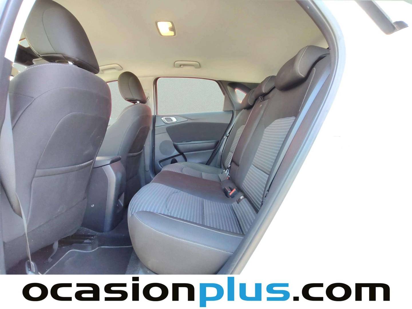 Foto asientos traseros KIA Ceed KIA Ceed 1.6 MHEV iMT Drive (136 CV)
