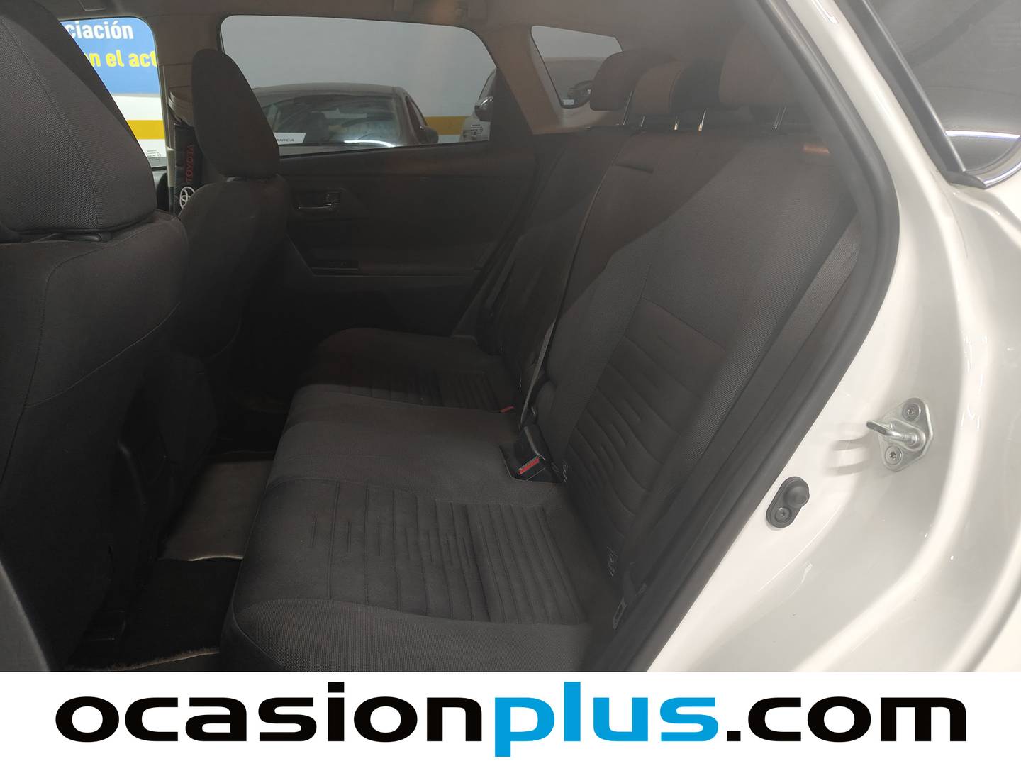 Foto asientos traseros Toyota Auris Toyota Auris 140H Hybrid Active (136 CV)