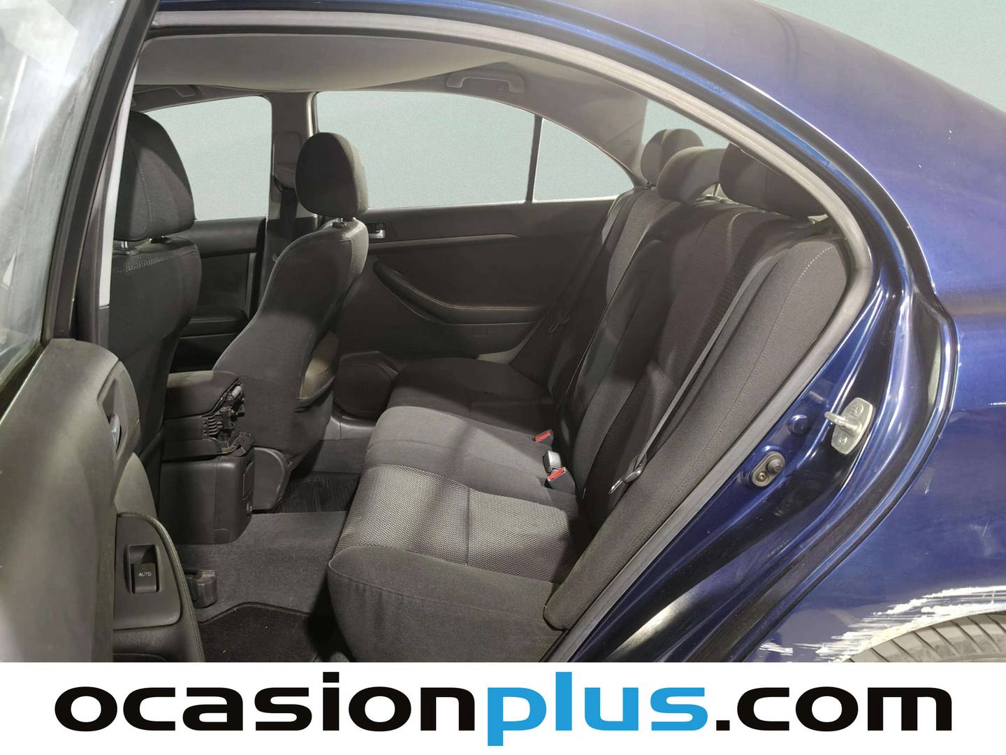 Foto asientos traseros Toyota Avensis Toyota Avensis 1.8 VVT-I Sol (129 CV)
