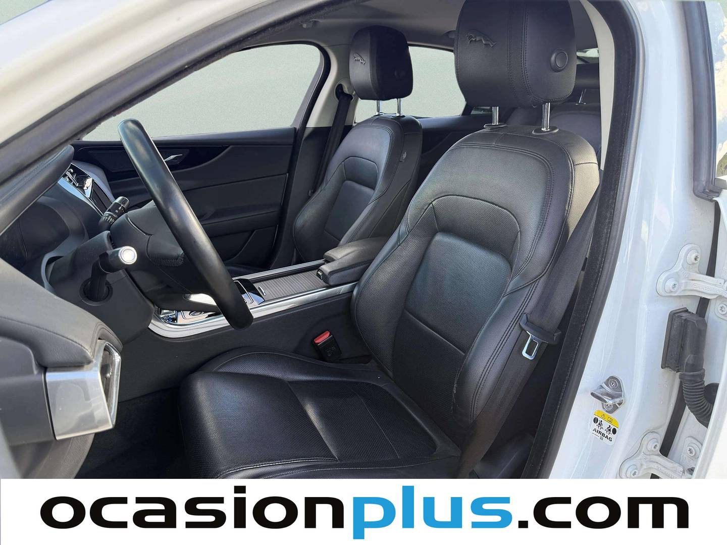 Foto asientos delanteros Jaguar XE Jaguar XE 2.0D MHEV S RWD Auto (204 CV)