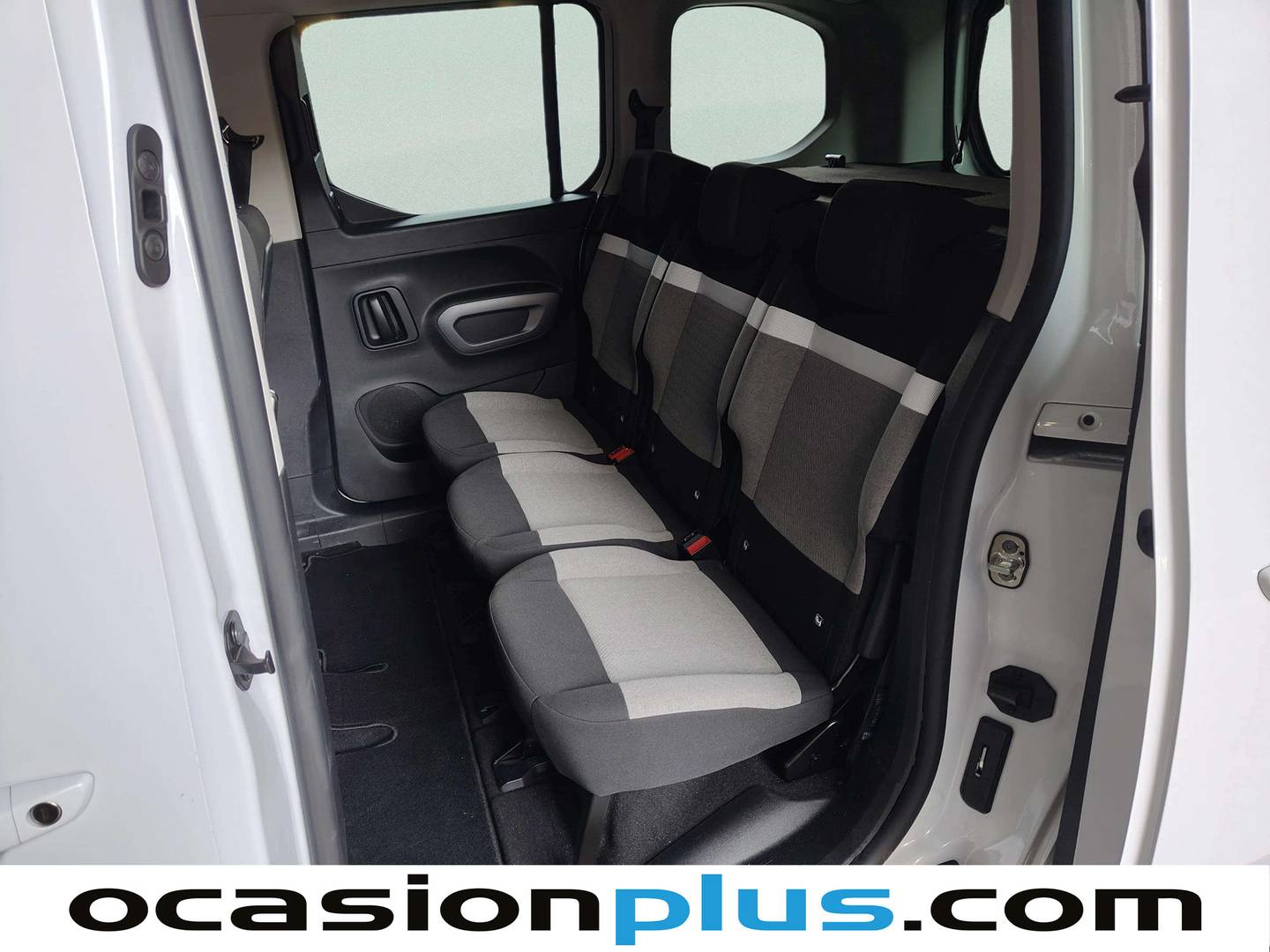 Foto asientos traseros Citroën Berlingo Citroën Berlingo BlueHDi 100 S&S Plus Talla M (102 CV)