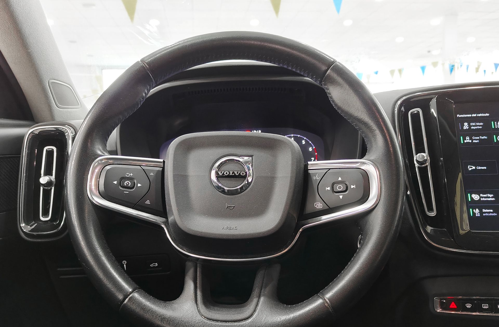Volvo XC40 T4 Momentum - foto 26