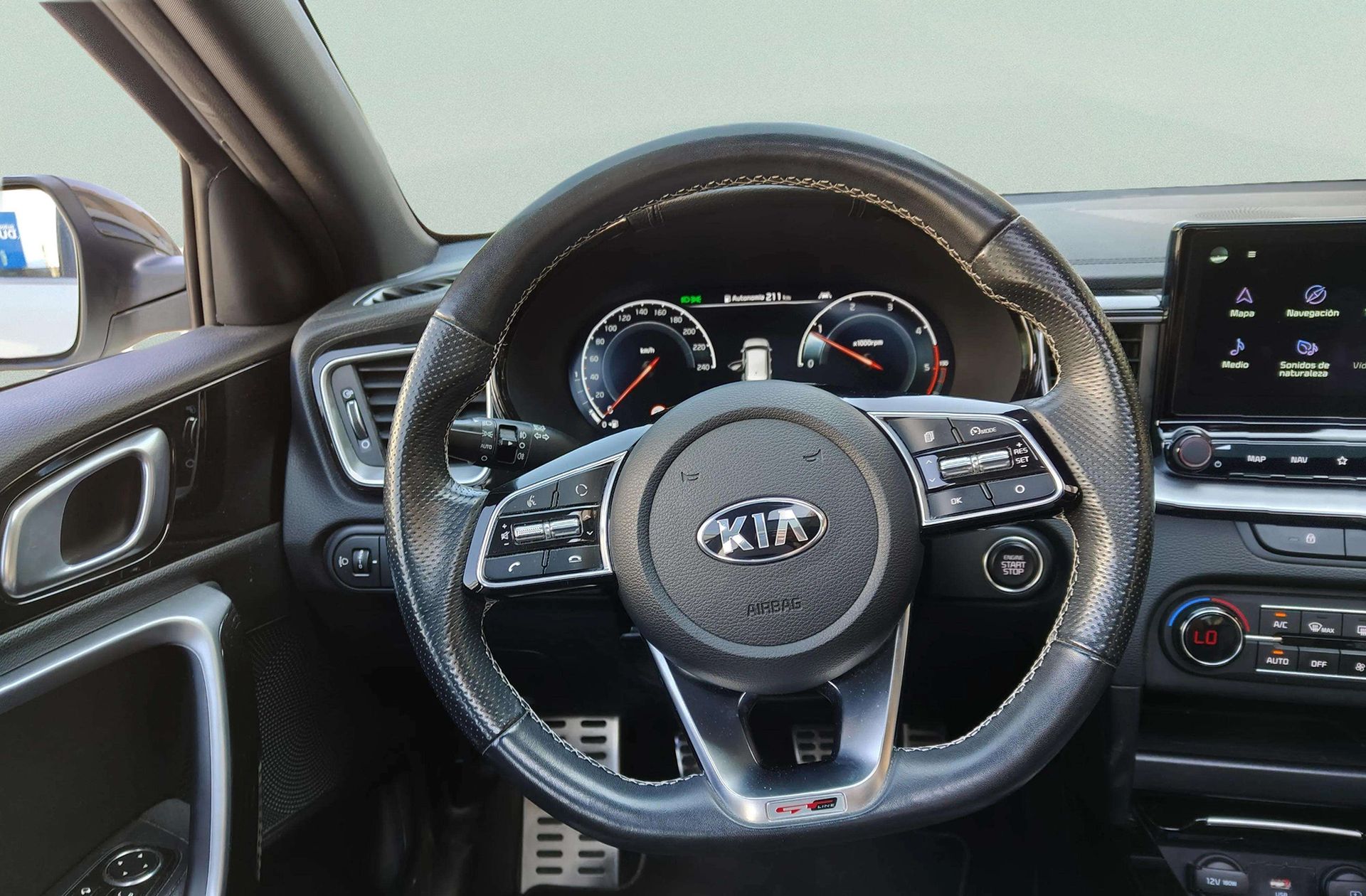 Kia Ceed 1.6 CRDi GT Line - foto 24