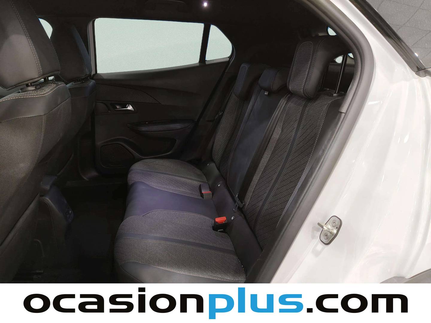 Foto asientos traseros Peugeot 2008 Peugeot 2008 Allure Hybrid eDCS6 (145 CV)