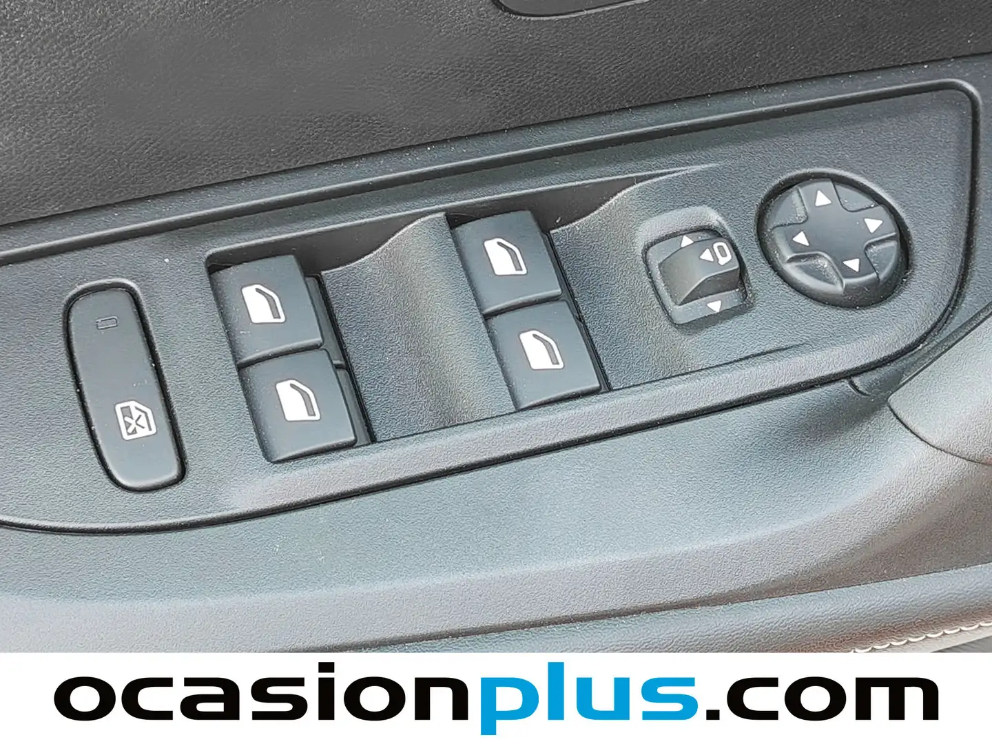 Foto Peugeot 2008 Peugeot 2008 Allure Hybrid eDCS6 (136 CV)