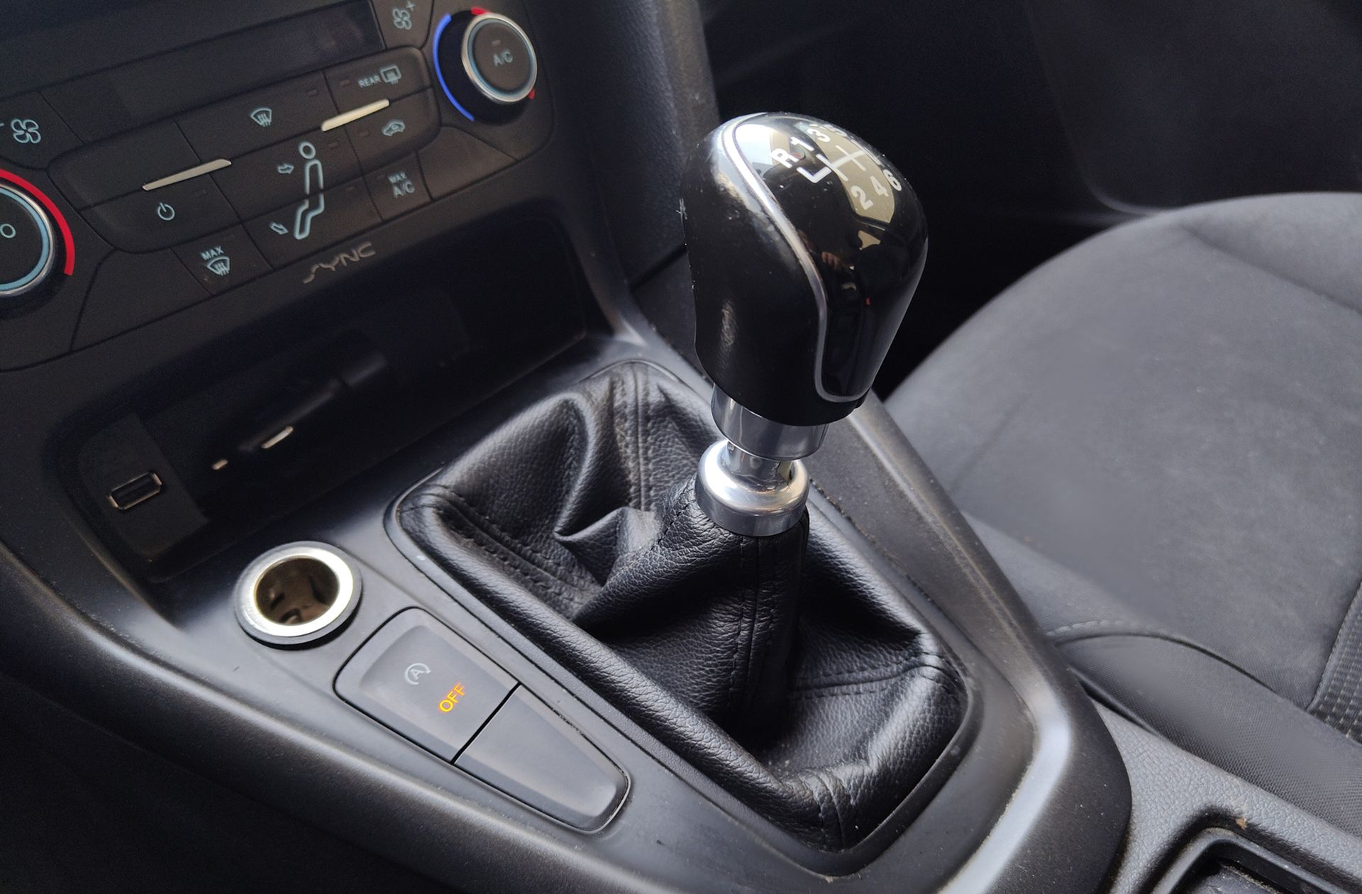 Ford Focus SportBreak 1.0 EcoBoost Business - foto 5
