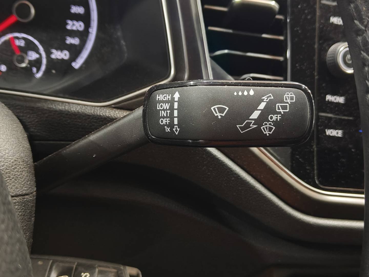 Foto Volkswagen T-Roc Volkswagen T-Roc Advance Style 1.0 TSI  (115 CV)